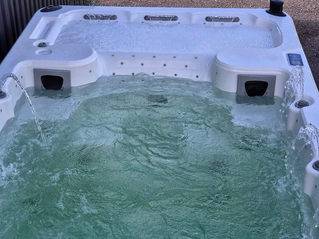 Eaware zwemspa 10 persoons jacuzzi en buitenspa - afbeelding 38 van  51