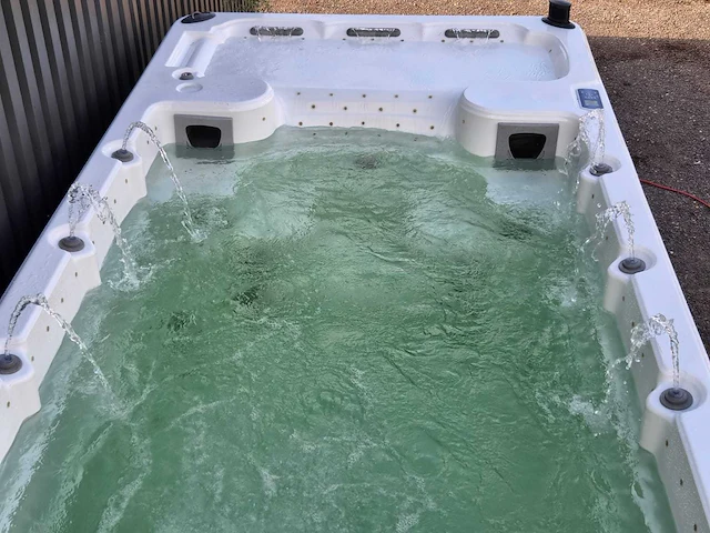 Eaware zwemspa 10 persoons jacuzzi en buitenspa - afbeelding 39 van  51