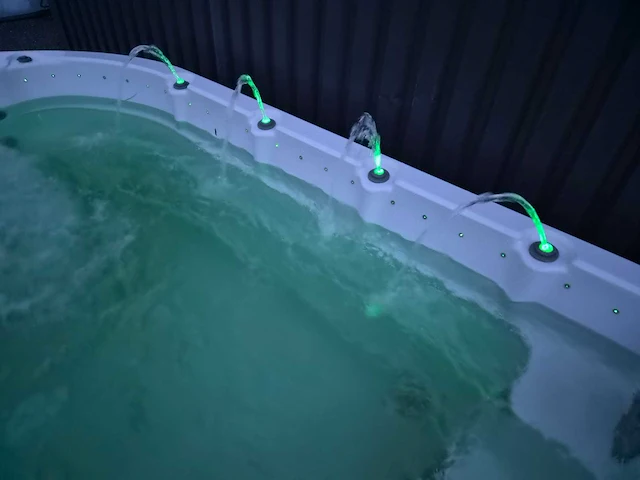 Eaware zwemspa 10 persoons jacuzzi en buitenspa - afbeelding 47 van  51