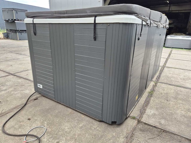 Eaware zwemspa 10 persoons jacuzzi en buitenspa - afbeelding 16 van  19