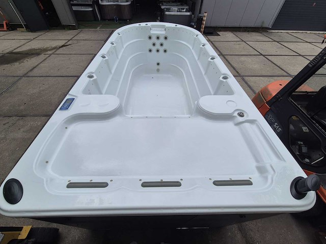 Eaware zwemspa 10 persoons jacuzzi en buitenspa - afbeelding 19 van  19