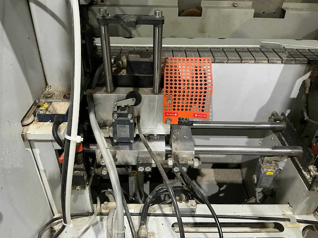 Ebm - 2007 - kdp 117 slk-p - kantaanlijmmachine - afbeelding 33 van  50