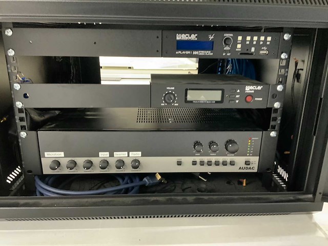 Ecler vic 8 media player / true diversity receiver met 6 speakers - afbeelding 1 van  5