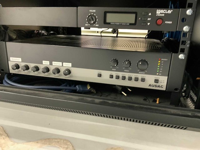 Ecler vic 8 media player / true diversity receiver met 6 speakers - afbeelding 3 van  5