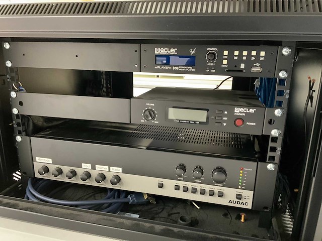 Ecler vic 8 media player / true diversity receiver met 6 speakers - afbeelding 10 van  10