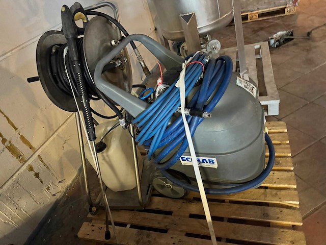 Ecolab - foam system for container cleaning - afbeelding 1 van  4