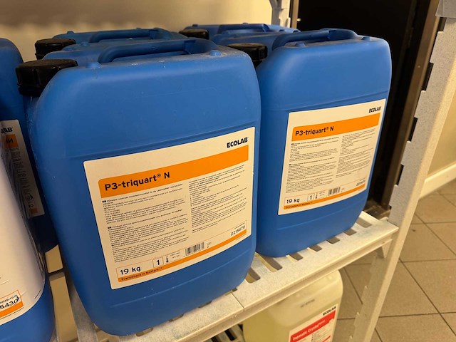 Ecolab - p3-triquart - desinfectiemiddel (8x) - afbeelding 2 van  3