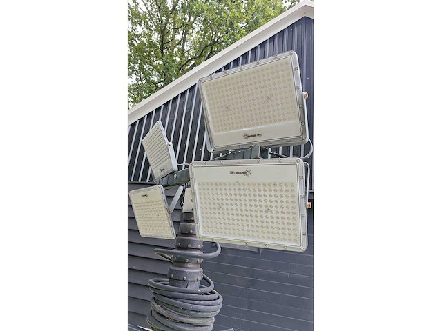 Ecolite - lighttower - lichtmast - afbeelding 1 van  1