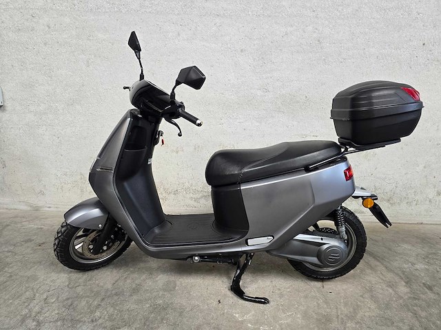 Ecooter - bromscooter - e2 s30 - brommer - afbeelding 1 van  10