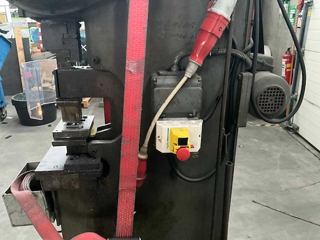 Edel vm36 / 200 stansmachine - afbeelding 8 van  8