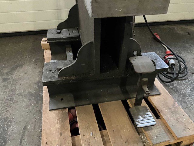 Edel vm36 / 200 stansmachine - afbeelding 8 van  8