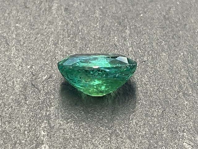 Edelsteen - 10.76 carat natuurlijke smaragd (gecertificeerd) - afbeelding 3 van  5