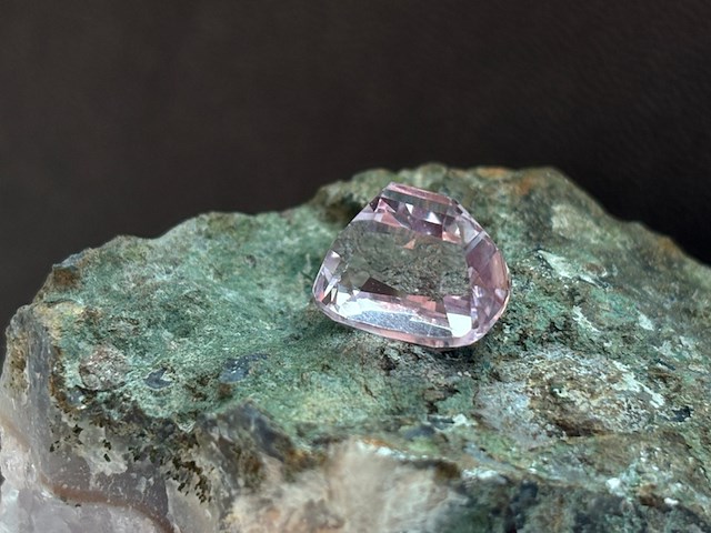Edelsteen - 11.33 carat natuurlijke kunziet - afbeelding 2 van  3
