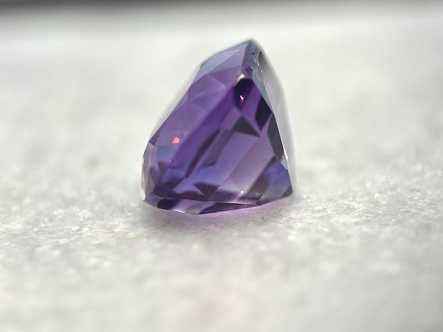 Edelsteen - 11.35 carat paarse natuurlijke amethist - afbeelding 2 van  5