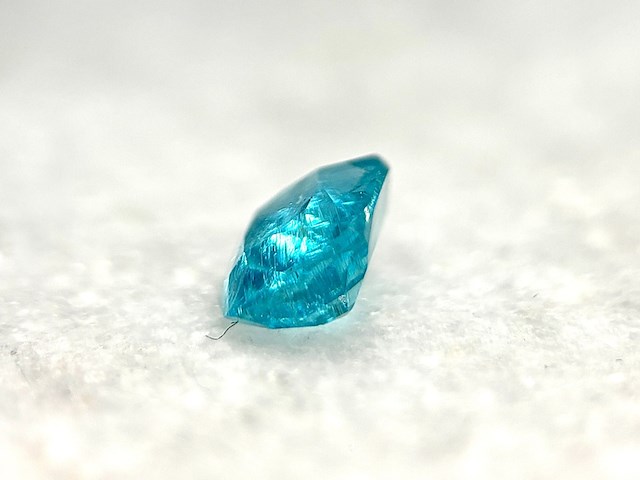 Edelsteen - 1.14 carat natuurlijke apatiet - afbeelding 2 van  3