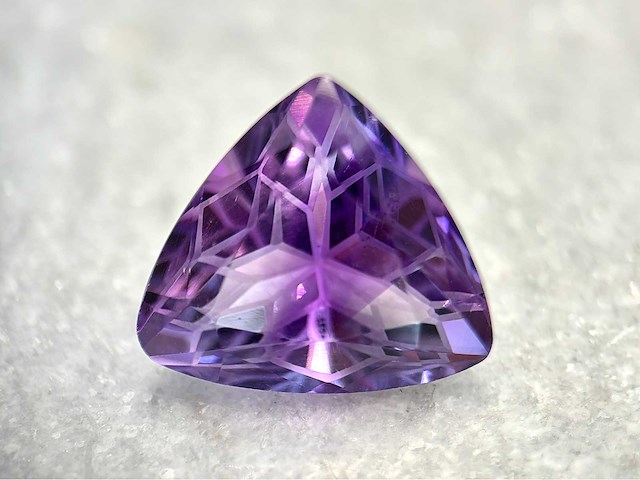 Edelsteen - 12.78 carat paarse natuurlijke amethist - afbeelding 1 van  4