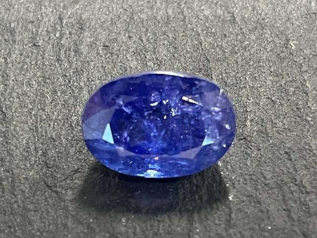 Edelsteen - 18.36 carat natuurlijke tanzaniet - afbeelding 1 van  3