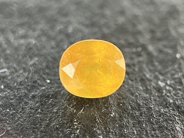 Edelsteen - 2.56 carat natuurlijke gele saffier - afbeelding 1 van  5