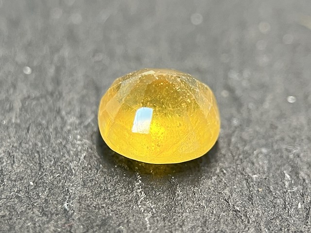 Edelsteen - 2.56 carat natuurlijke gele saffier - afbeelding 2 van  5