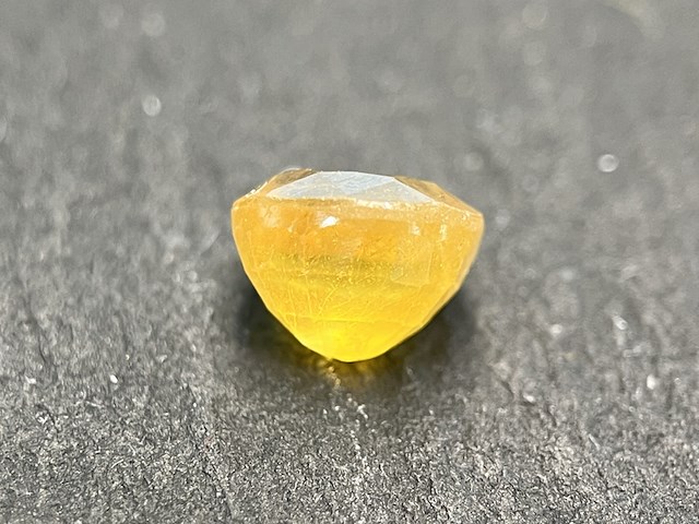 Edelsteen - 2.56 carat natuurlijke gele saffier - afbeelding 3 van  5