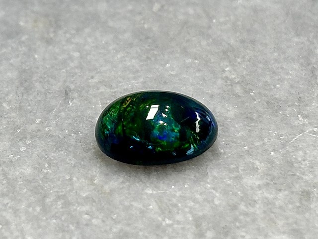 Edelsteen - 3.24 carat natuurlijke black opal - afbeelding 2 van  5