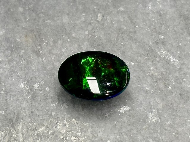 Edelsteen - 3.24 carat natuurlijke black opal - afbeelding 3 van  5