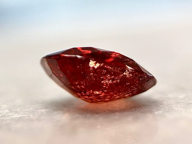 Edelsteen - 3.49 carat natuurlijke almandien - afbeelding 3 van  6