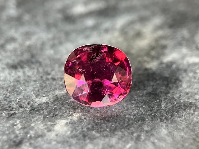 Edelsteen - 3.80 carat natuurlijke rubelliet - afbeelding 1 van  3