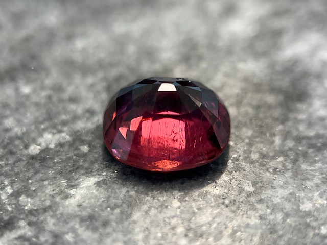 Edelsteen - 3.80 carat natuurlijke rubelliet - afbeelding 2 van  3