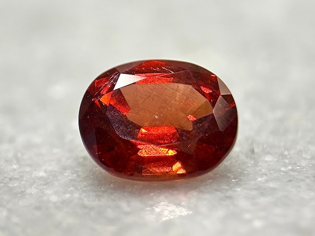 Edelsteen - 3.83 carat natuurlijke almandien - afbeelding 1 van  4