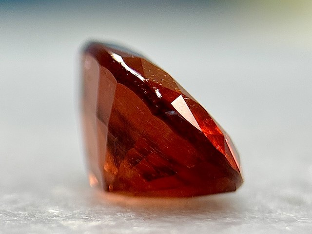Edelsteen - 3.83 carat natuurlijke almandien - afbeelding 3 van  4