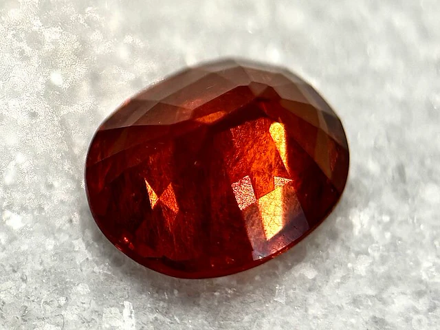 Edelsteen - 3.83 carat natuurlijke almandien - afbeelding 2 van  6