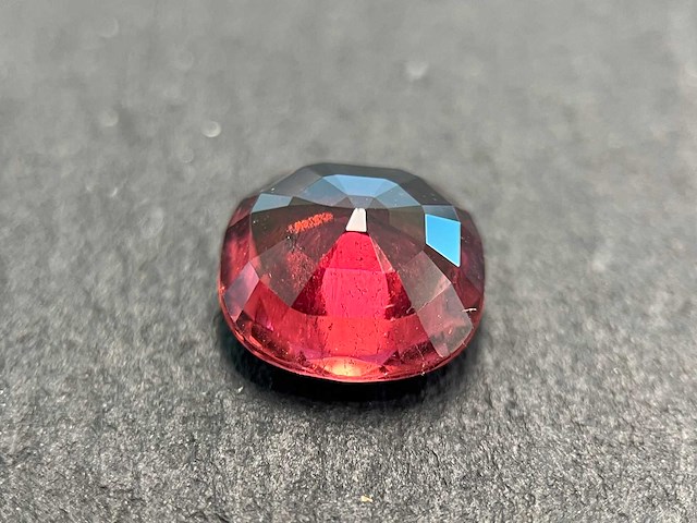 Edelsteen - 3.85 carat natuurlijke rubelliet - afbeelding 2 van  4