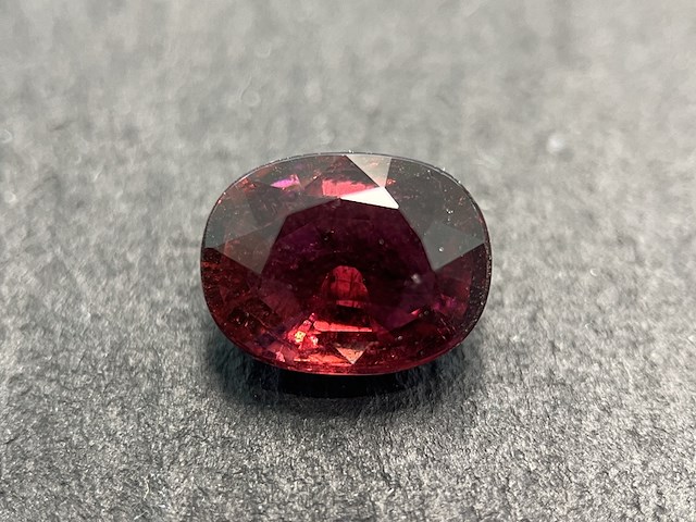 Edelsteen - 4.04 carat natuurlijke rubelliet - afbeelding 1 van  5