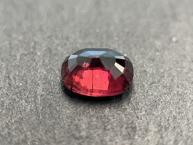 Edelsteen - 4.04 carat natuurlijke rubelliet - afbeelding 2 van  5
