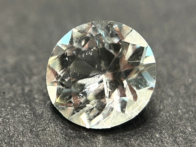 Edelsteen - 4.29 carat hiddeniet - afbeelding 1 van  4