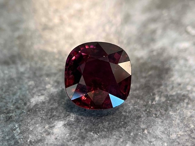 Edelsteen - 4.56 carat natuurlijke rubelliet - afbeelding 1 van  5