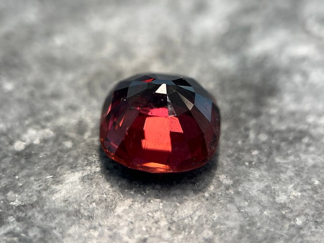 Edelsteen - 4.56 carat natuurlijke rubelliet - afbeelding 2 van  5