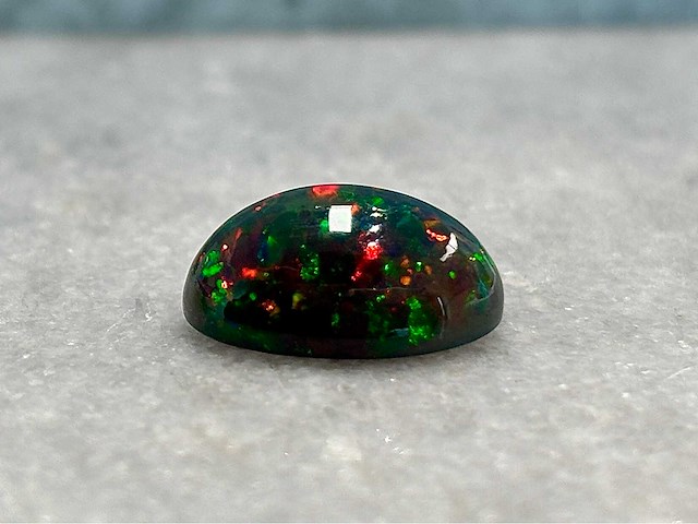 Edelsteen - 5.23 carat natuurlijke black opal - afbeelding 2 van  4