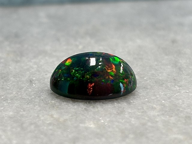 Edelsteen - 5.23 carat natuurlijke black opal - afbeelding 1 van  5