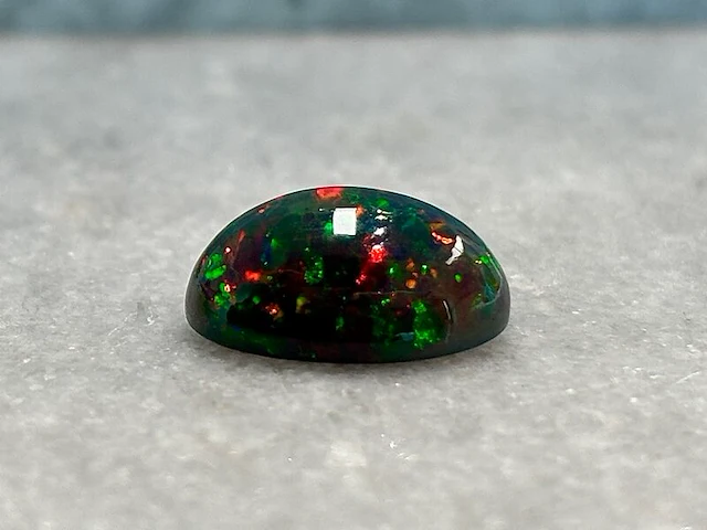 Edelsteen - 5.23 carat natuurlijke black opal - afbeelding 2 van  5