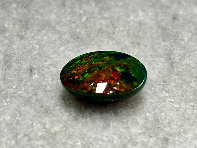 Edelsteen - 5.55 carat natuurlijke black opal - afbeelding 3 van  5