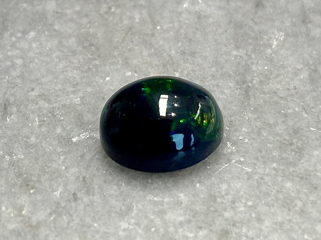 Edelsteen - 5.87 carat natuurlijke black opal - afbeelding 2 van  5