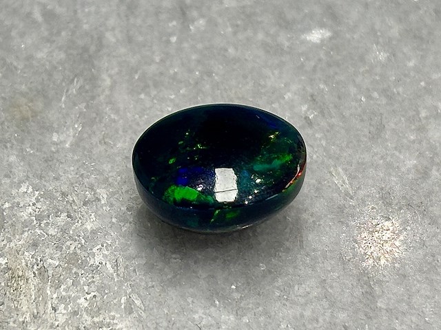 Edelsteen - 5.87 carat natuurlijke black opal - afbeelding 3 van  3