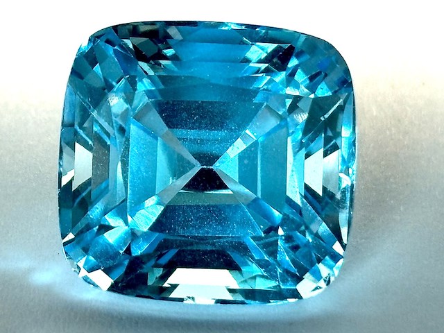 Edelsteen - 59.00 carat blauwe topaas - afbeelding 1 van  5