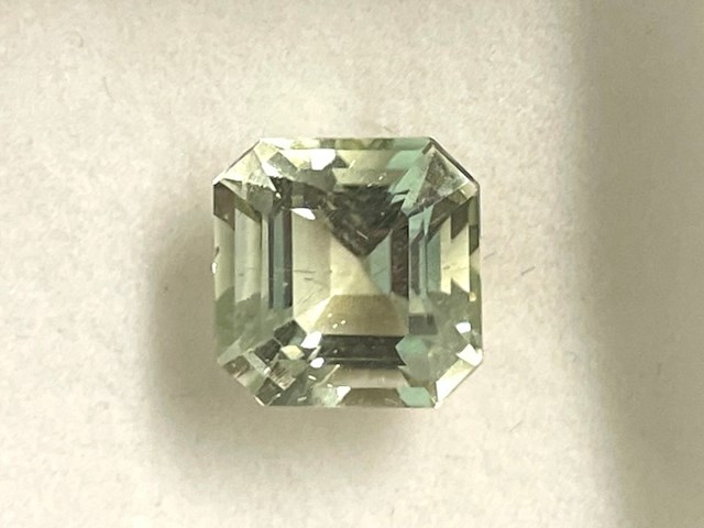 Edelsteen - 5.99 carat natuurlijke edelsteen (gecertificeerd) - afbeelding 3 van  3