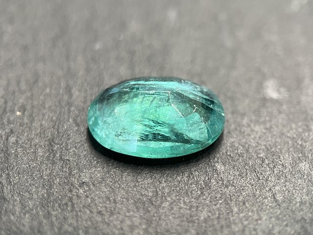 Edelsteen - 7.78 carat groene smaragd (gecertificeerd) - afbeelding 2 van  6