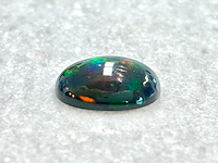 Edelsteen - 8.19 carat natuurlijke black opal - afbeelding 2 van  5
