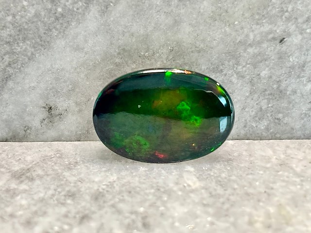 Edelsteen - 8.19 carat natuurlijke black opal - afbeelding 3 van  5