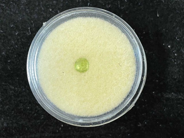Edelsteen - geel - groene edelsteen - afbeelding 1 van  2